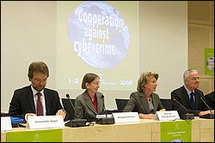 <b>Coopération entre les enquêteurs et les fournisseurs de services Internet :</b><br><br>